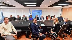 Gremialistas, empresarios y funcionarios participaron de una reunión en el Ministerio de Trabajo.