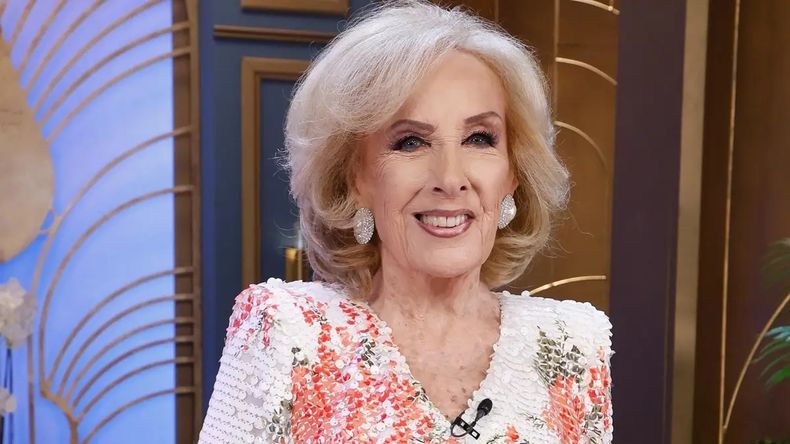 La salud de la conductora, de 99 años, volvió a registrar una complicación y tuvo que ser internada.