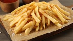 Las papas fritas son uno de los platos preferidos de los argentinos. Las papas fritas son uno de los platos preferidos de los argentinos.