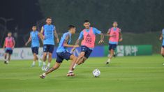 Argentina se entrenó esta tarde en el predio de la Universidad de Qatar. Argentina se entrenó esta tarde en el predio de la Universidad de Qatar.