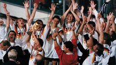 Este futbolista conquistó el Mundial de Italia 1990 con Alemania. Este futbolista conquistó el Mundial de Italia 1990 con Alemania.