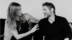 Jennifer Aniston presentó a su nuevo novio, Jim Curtis. Jennifer Aniston presentó a su nuevo novio, Jim Curtis.