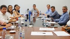 El massismo critica al Gobierno por la suba de retenciones.