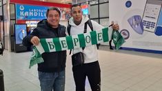 Sebastián Villa en su llegada a Bulgaria.