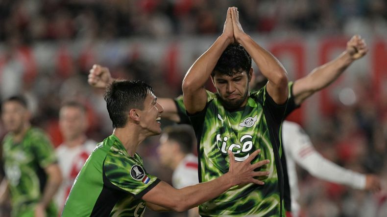 Con sufrimiento y por penales, River superó a Libertad en el Monumental ...