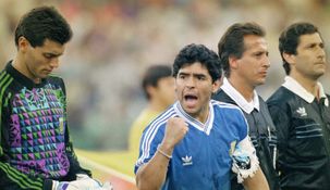 Diego y Codesal, en el momento de los himnos. Diego y Codesal, en el momento de los himnos.