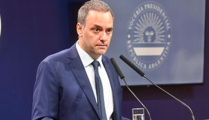 Adorni aseguró que las llamadas se cortan por culpa de las empresas de telecomunicación.