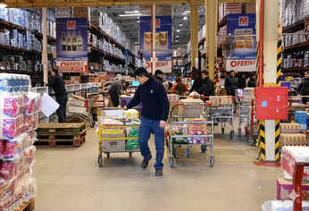 Las ventas en supermercados y mayoristas subieron en la comparación mensual pero bajaron interanual en mayo.