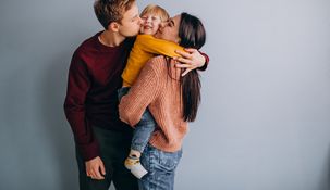 Quienes hayan realizado la adopción de un hijo podrán recibir una de las Asignaciones de Pago Único. Quienes hayan realizado la adopción de un hijo podrán recibir una de las Asignaciones de Pago Único.