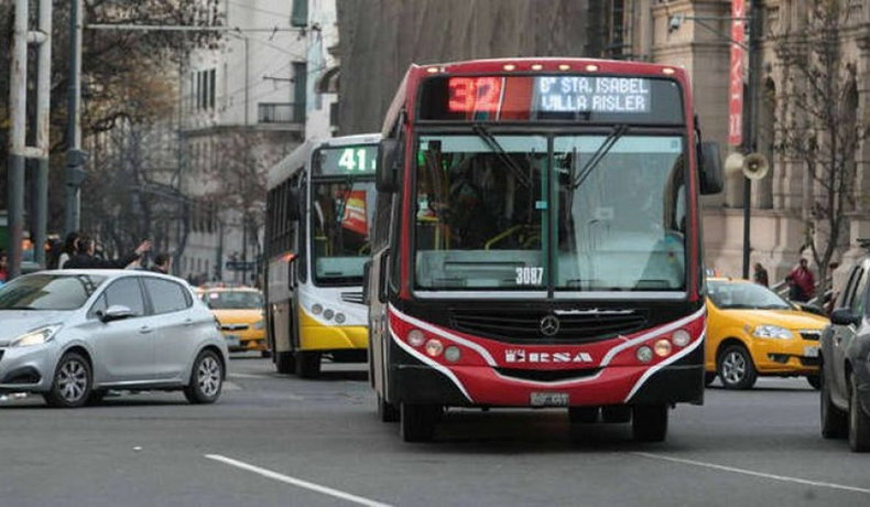Los intendentes aseguraron que los municipios y las provincias afrontan la mayor parte del subsidio del boleto del colectivo.