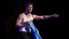 Dan Reynolds con una bandera de Argentina. Dan Reynolds con una bandera de Argentina.