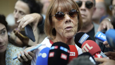 Gisele a la salida del tribunal de Avignon donde dio un escalofriante testimonio. Gisele a la salida del tribunal de Avignon donde dio un escalofriante testimonio.