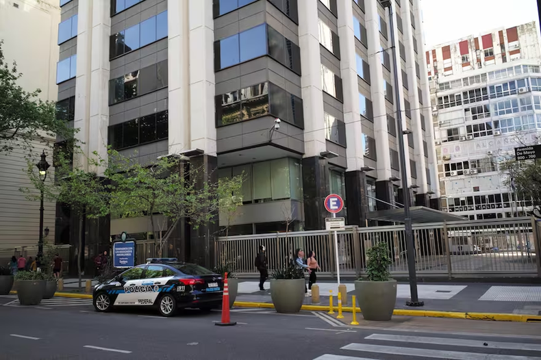 Detuvieron a un sospechoso de origen iraquí frente a la embajada de Israel.&nbsp;