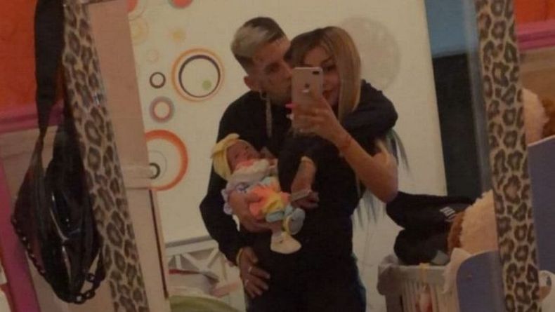 L-Gante y Tamara Báez junto a su hija Jamaica, cuando todavía estaban en pareja.