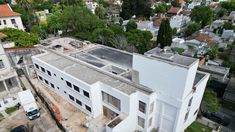 El ediicio estará vinculado a la estructura ya existente por medio de rampas en planta alta y en planta baja, lo que permitirá su conexión con el ingreso principal al policlínico. El ediicio estará vinculado a la estructura ya existente por medio de rampas en planta alta y en planta baja, lo que permitirá su conexión con el ingreso principal al policlínico.