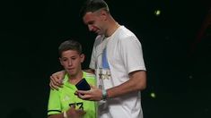 El emotivo reencuentro entre el Dibu Martínez y Juani, su fanático número uno El emotivo reencuentro entre el Dibu Martínez y Juani, su fanático número uno