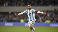 Messi festeja su gol a Ecuador en la cancha de River. Messi festeja su gol a Ecuador en la cancha de River.