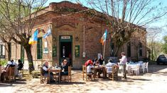 Este pueblo es famoso por su gastronomía y sus pastelitos criollos. Este pueblo es famoso por su gastronomía y sus pastelitos criollos.