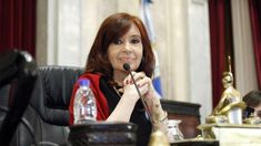 Cristina Kirchner repudió las vallas colocadas en las inmediaciones de su casa. Cristina Kirchner repudió las vallas colocadas en las inmediaciones de su casa.