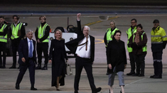 El activista australiano aceptó declararse culpable de un único cargo penal de conspiración para obtener y divulgar documentos clasificados de defensa nacional de Estados Unidos. El activista australiano aceptó declararse culpable de un único cargo penal de conspiración para obtener y divulgar documentos clasificados de defensa nacional de Estados Unidos.