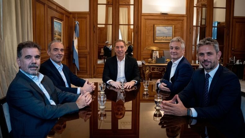 Representantes de LLA y el PRO se reunieron en Casa Rosada. 