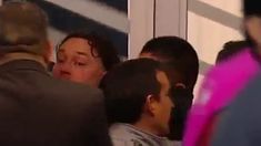 El DT de Argentinos completamente sacado. El DT de Argentinos completamente sacado.