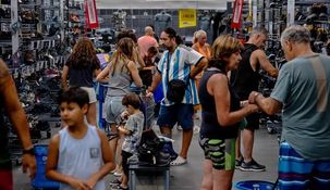 Compra de dólares récord: en julio salieron u$s5.432 millones. Compra de dólares récord: en julio salieron u$s5.432 millones.