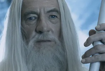 Sir Ian McKellen en la piel de Gandalf en la más famosa versión de El señor de los anillos. Sir Ian McKellen en la piel de Gandalf en la más famosa versión de El señor de los anillos.
