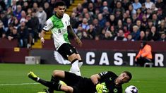 Dibu Martínez anotó un gol en contra en Aston Villa contra Liverpool. Dibu Martínez anotó un gol en contra en Aston Villa contra Liverpool.