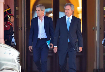 El equipo económico que lidera Luis Caputo y Pablo Quirno tuvo una buena licitación.