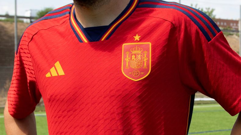 España convocó a un goleador argentino.