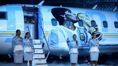 Maradona le da la bienvenida a todos los asistentes desde una pantalla especial. Maradona le da la bienvenida a todos los asistentes desde una pantalla especial.