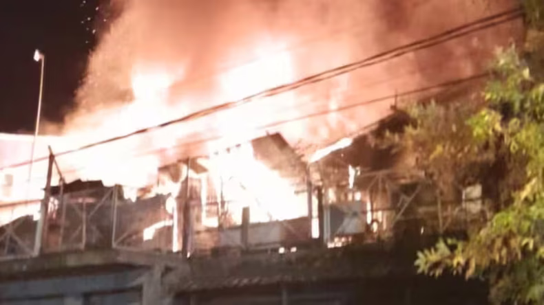 El incendio no afectó a las viviendas linderas.