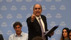 Duro cruce entre Guillermo Francos y Leandro Santoro.