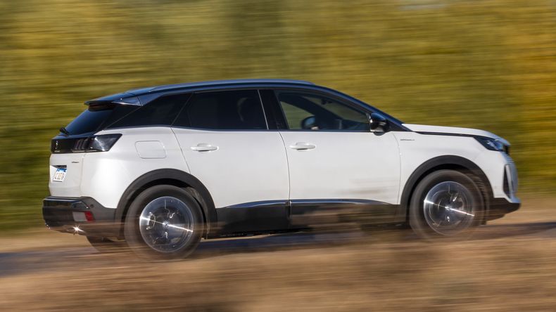 La potencia combinada de sus 3 motores es de 300 CV.