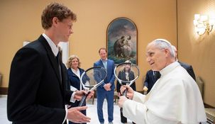 Jannik Sinner y el papa León XIV.