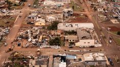 Vista aérea de la zona afectada tras el paso del tornado que golpeó Río Bonito do Iguaçu, en el estado de Paraná, sur de Brasil. Vista aérea de la zona afectada tras el paso del tornado que golpeó Río Bonito do Iguaçu, en el estado de Paraná, sur de Brasil.
