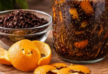 El café usado y las cáscaras de naranja pueden reutilizarse para distintas tareas domésticas y ayudar a reducir el desperdicio.