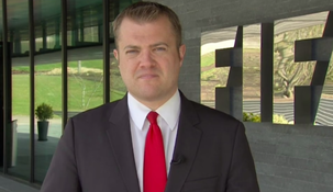 El director de comunicaciones de la FIFA anunció que es gay en plena conferencia de prensa