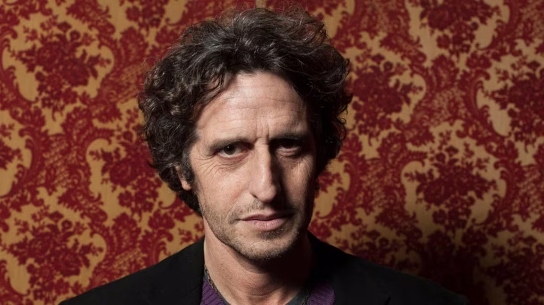 Antes de brillar como actor, Peretti ejerció psiquiatría.