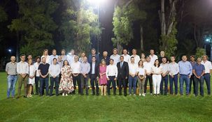 Sin la presencia del Presidente, una parte del Frente de todos se reunió en Merlo.