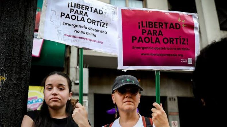 Activistas y organizaciones de derechos humanos se movilizaron durante años bajo la Mesa por la Libertad de Paola Ortiz.