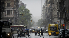 sigue la dana en espana: alerta roja y naranja en barcelona por lluvias torrenciales sigue la dana en espana: alerta roja y naranja en barcelona por lluvias torrenciales
