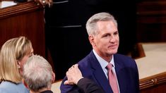 Kevin McCarthy, del Partido Republicano.