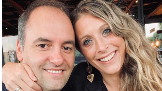 Manuel Adorni y su esposa Bettina Angeletti.