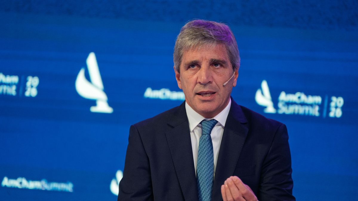 Luis Caputo defendió el modelo económico y aseguró: "Hay dól