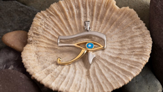 No son pocos los rituales que se relacionan con amuletos, esos artefactos que se vienen usando hace milenios para atraer protección o la buena suerte