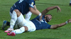 Ramis, en un grito de dolor, pidiendo ayuda tras la desgraciada jugada. Ramis, en un grito de dolor, pidiendo ayuda tras la desgraciada jugada.