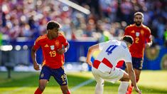 Con 16 años, el delantero español Lamine Yamal se convirtió en el jugador más joven de la historia en disputar una Eurocopa. Con 16 años, el delantero español Lamine Yamal se convirtió en el jugador más joven de la historia en disputar una Eurocopa.