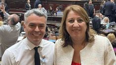 Los diputados socialistas Mónica Fein y Esteban Paulon impulsan modificaciones en el marco regulatorio de los Decretos de Necesidad y Urgencia. Los diputados socialistas Mónica Fein y Esteban Paulon impulsan modificaciones en el marco regulatorio de los Decretos de Necesidad y Urgencia.